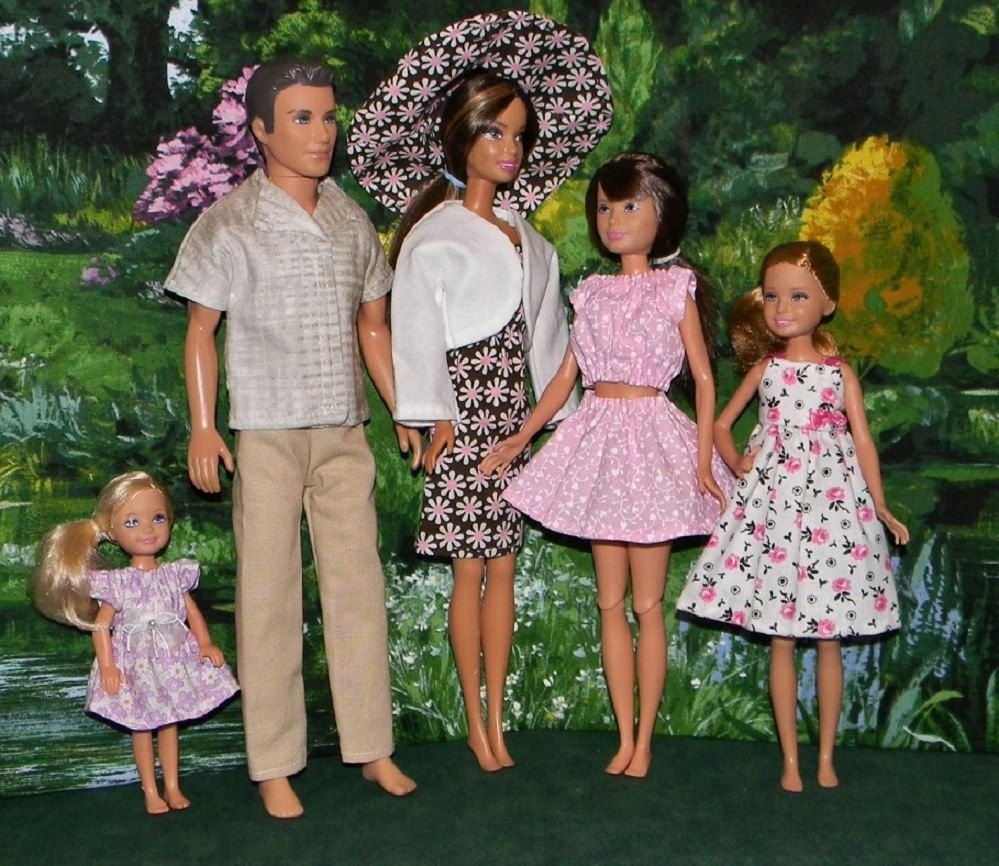 Mothers doll. Куклы Барби семья. Большая семья Барби. Кукла Барби семья кровные. Барби Фэмили лук.