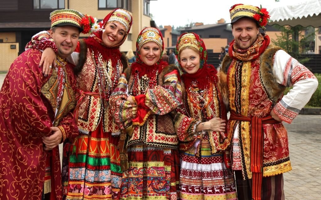 Раскраска русский народный костюм