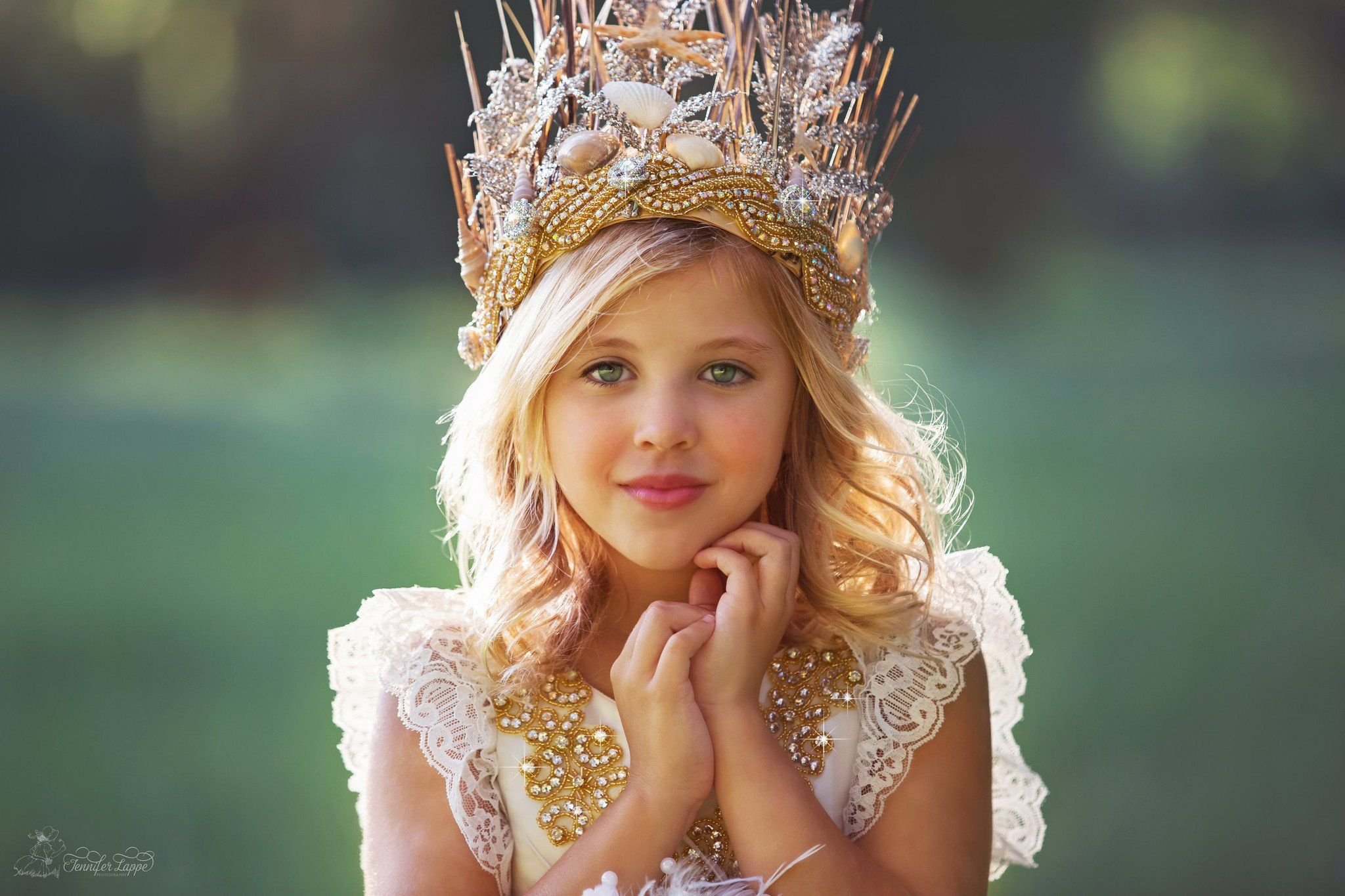 Принцесса каков. Девушка в короне. Корона для девочки. Красивая принцесса. Самая красивая принцесса.