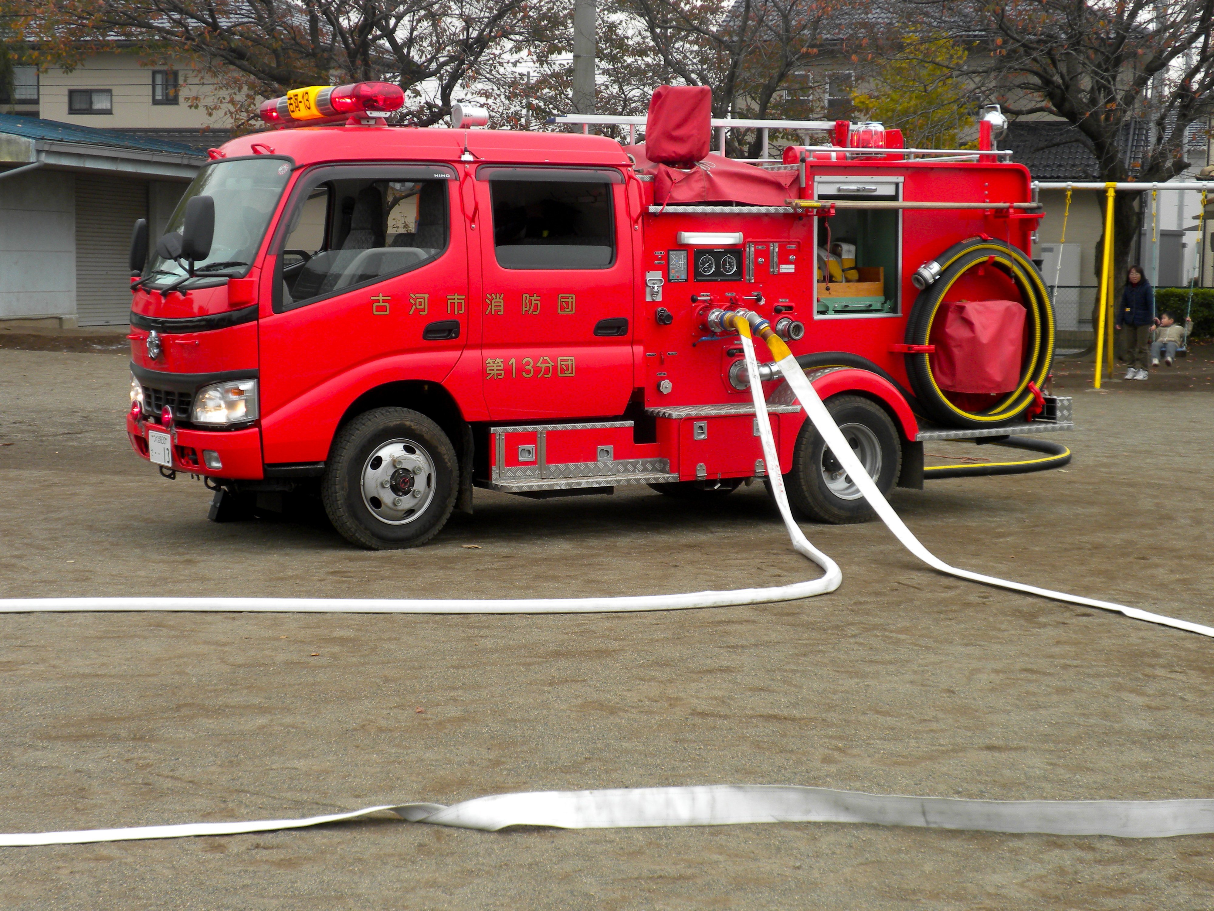 Управление пожарными автомобилями. Машина "Fire Truck" пожарная, 49450. Пожарная машинка (20 см) Fire-Fighting vehicle bp738. Пожарная машина FAW 12. FMC пожарная машина.