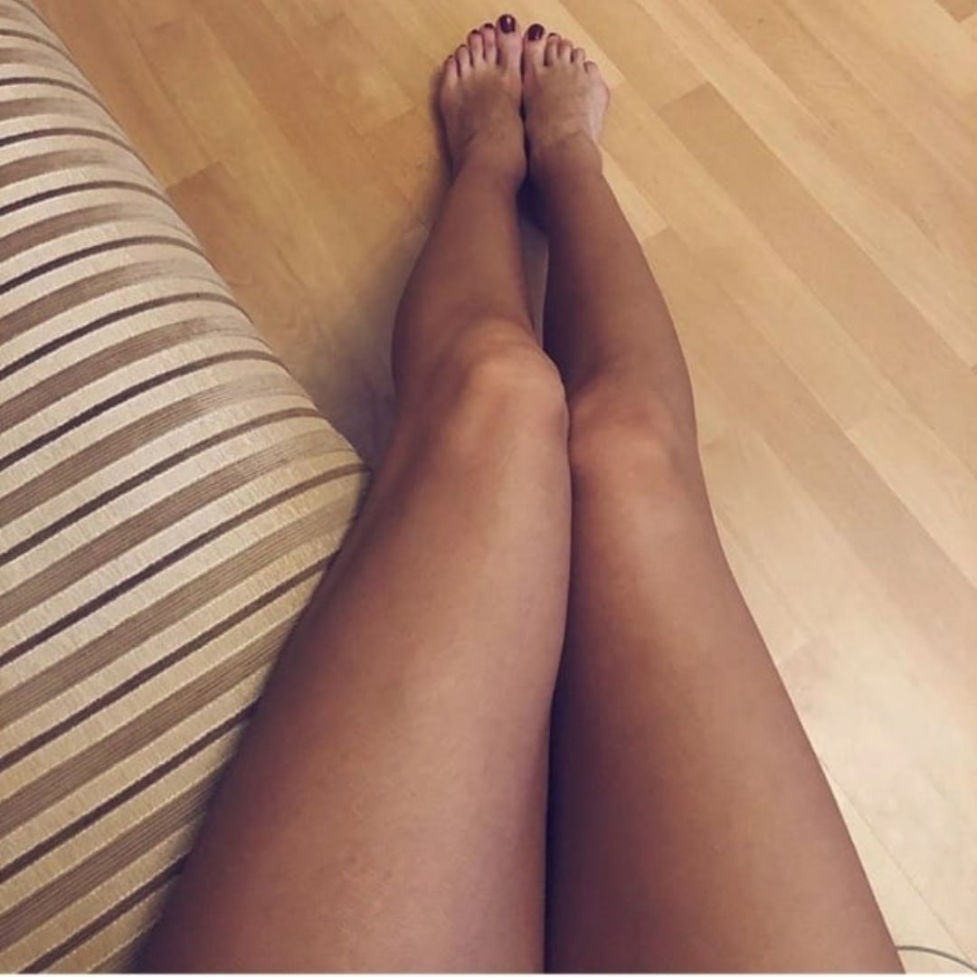 Ляшки сестры. Красивые женские ноги. Загорелые ноги. Красивые ноги девушек.
