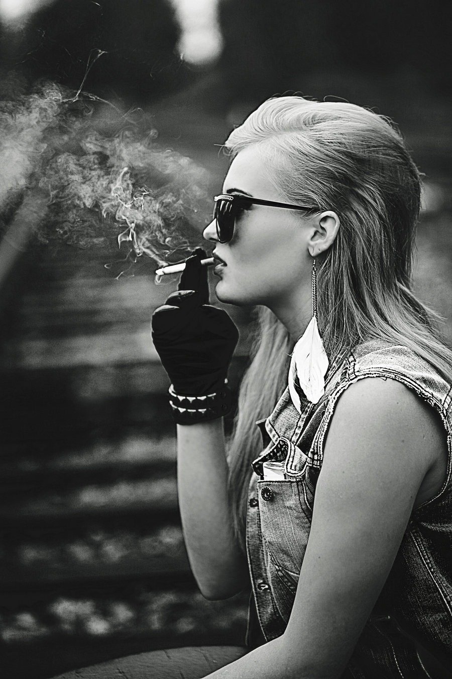 Изображения по запросу Девушка курит