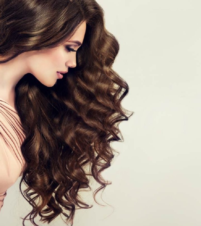 Красивая девушка со светлыми волосами в пучке — Картинки для аватара