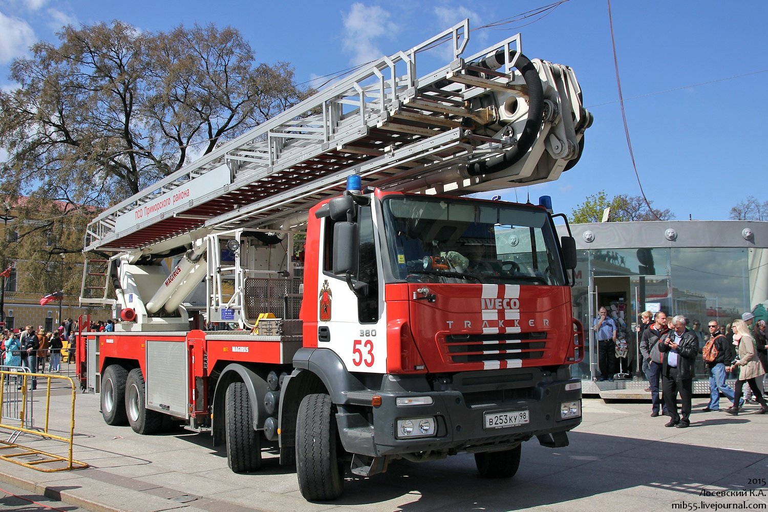 Пожарный автомобиль лестница