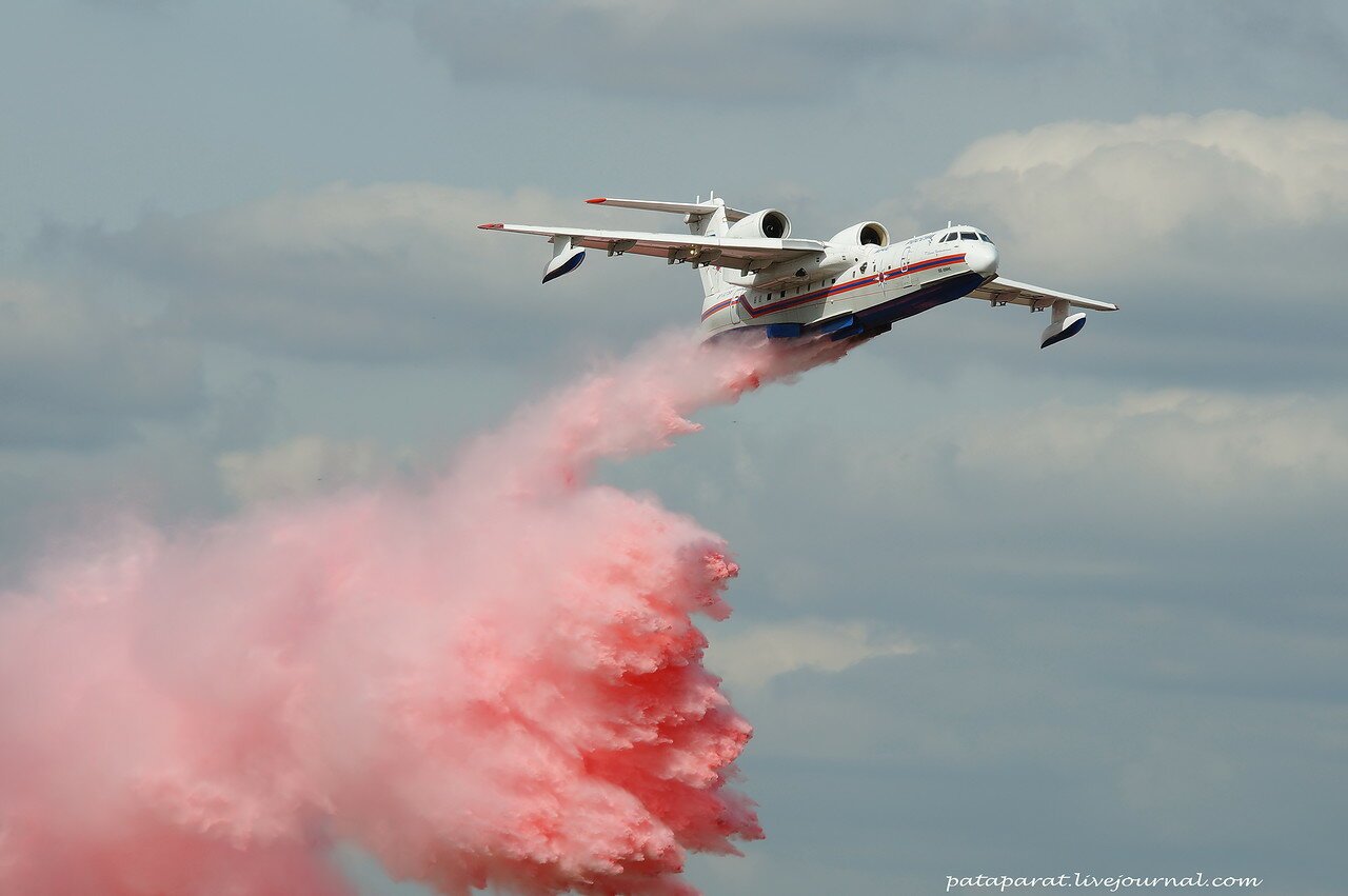 Первый советский пожарный самолет. Пожарный самолет. Самый большой пожарный самолет. Российские пожарные самолеты. Самый большой пожарный самолет в мире.