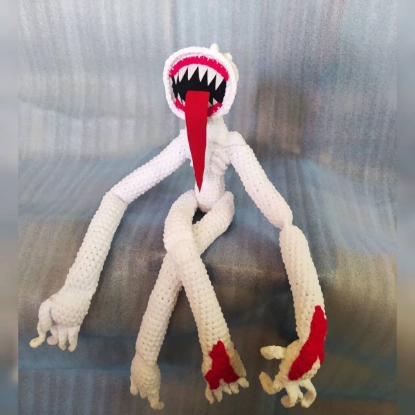 У мамочки длинные руки и ноги игрушку