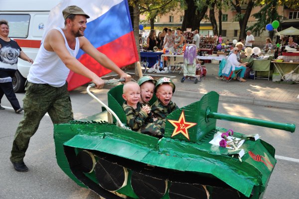 Дети на танке