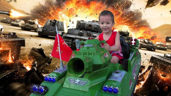 Дети в игрушечном танке