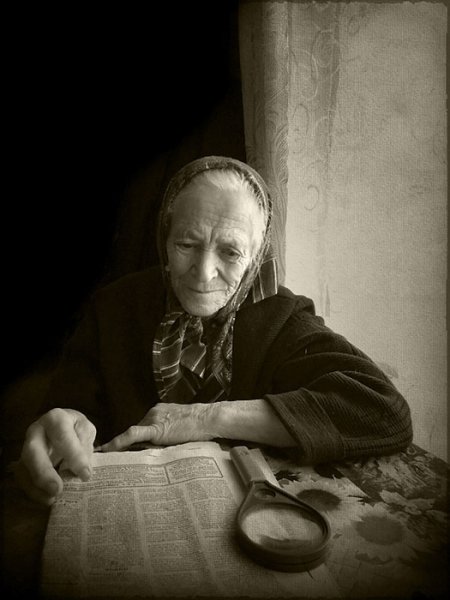 Грустная бабушка
