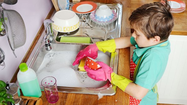 Дети помогают родителям