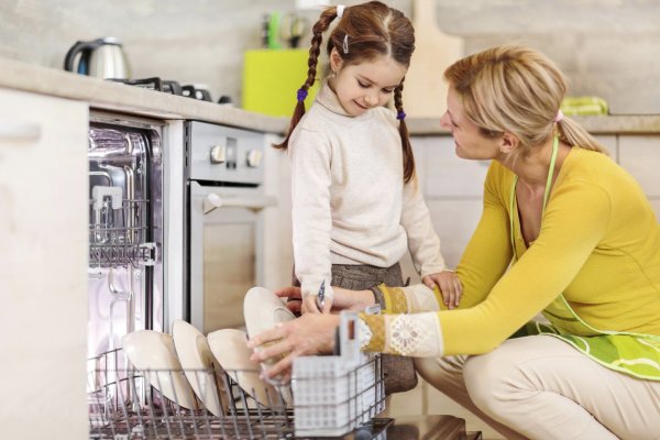 Дети помогают родителям