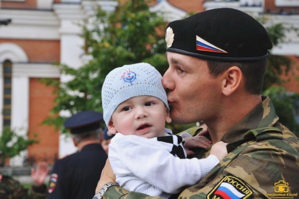 Военный с ребенком