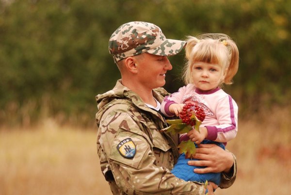 Военный с ребенком