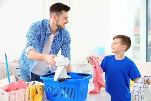 Дети помогают родителям