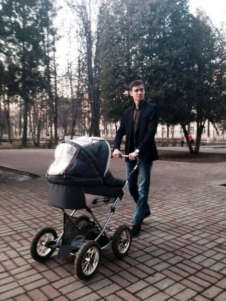 Мужчина с коляской