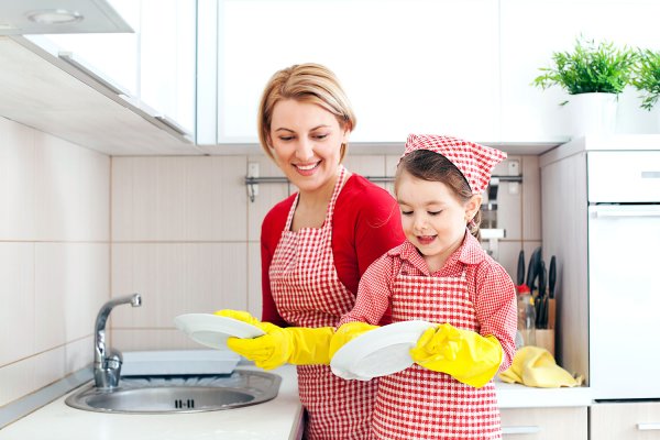Дети помогают родителям
