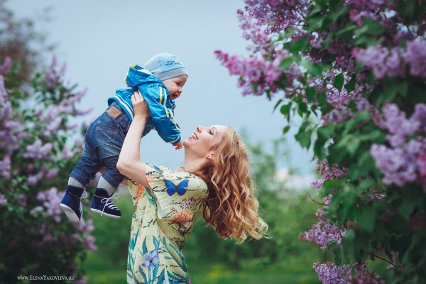 Семейная фотосессия на природе весной
