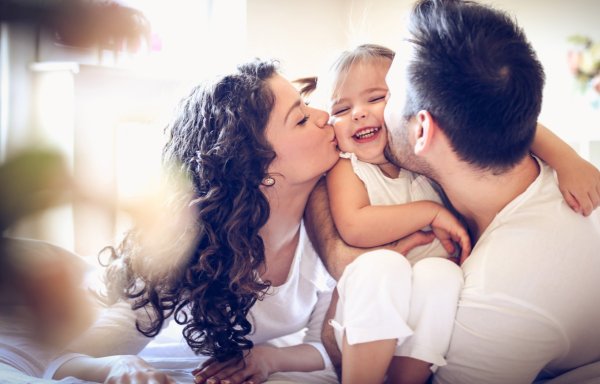 Объятия детей и родителей