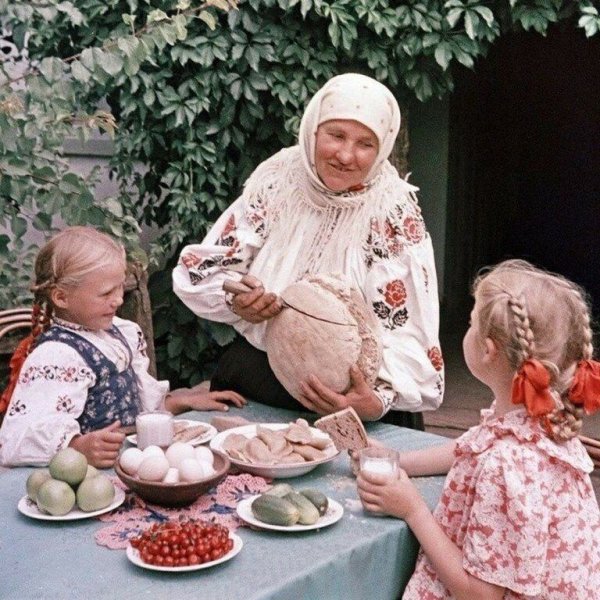 Бабушка в деревне