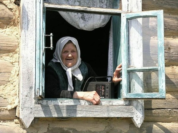 Бабуля у окна