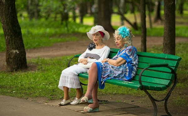 Бабушки на лавочке