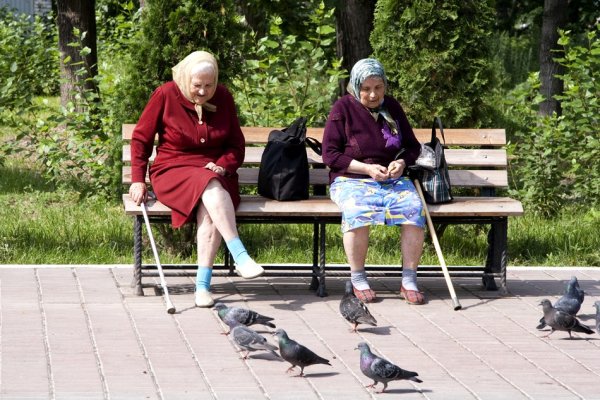Бабушки на лавочке