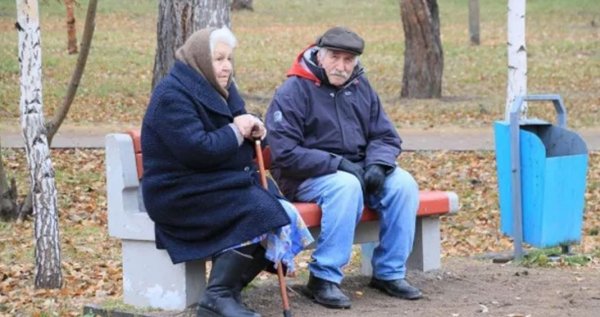 Бабки и Дедки на лавочке