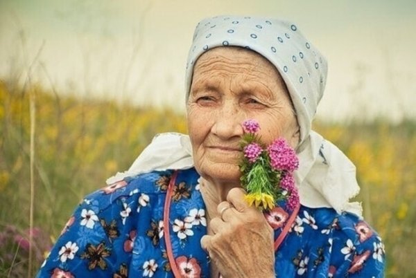 Деревенская бабушка