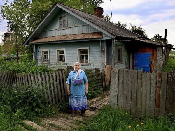 Деревенская бабушка