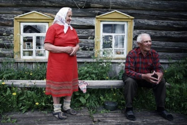 Бабушка и дедушка в деревне