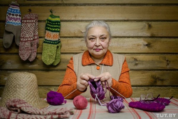 Бабушка рукодельница
