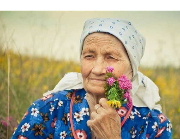 Деревенская старушка