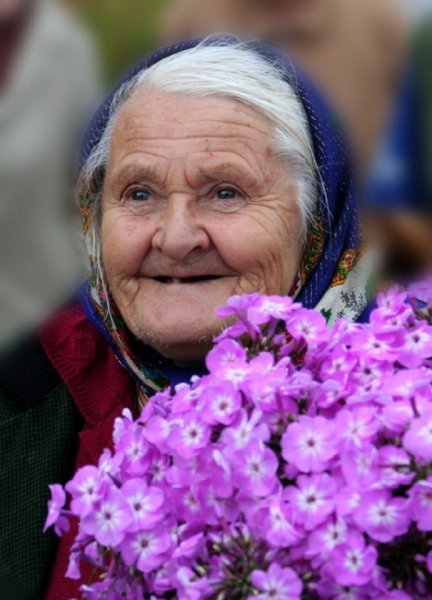 Радостная бабушка