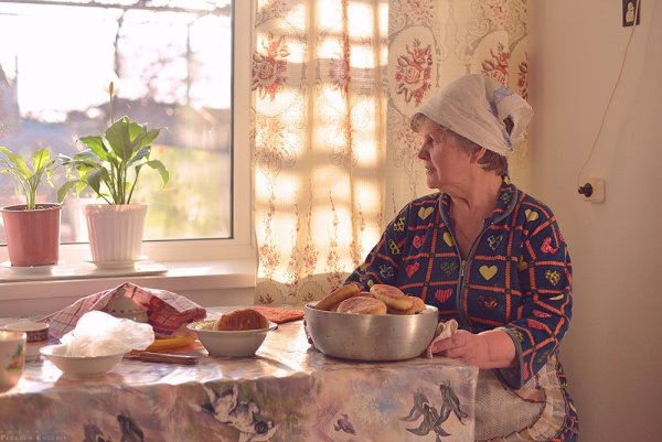 Бабулька с пирожками