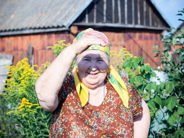 Деревенская бабушка