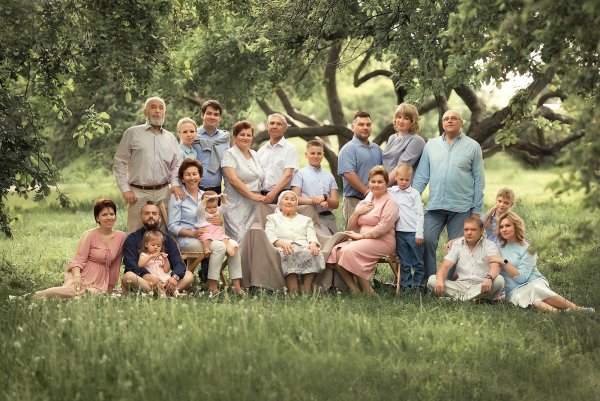 Большая счастливая семья