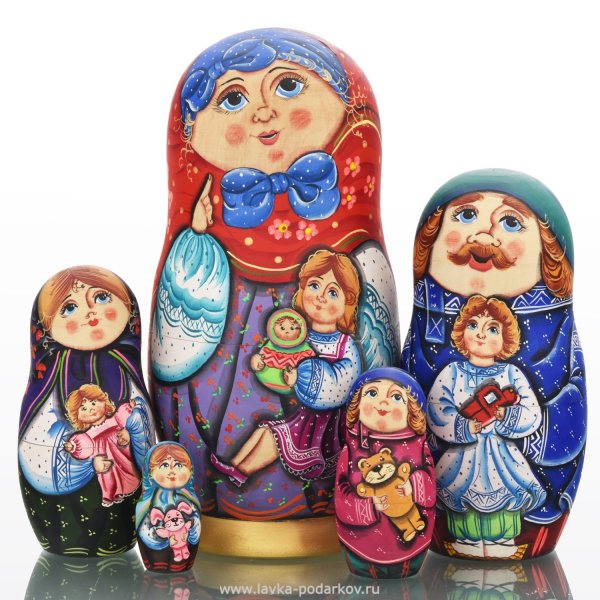 Матрешки с изображением семьи