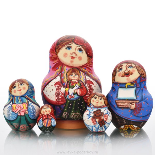 Матрешки семья в русском стиле