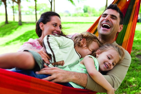 Счастливые дети и родители
