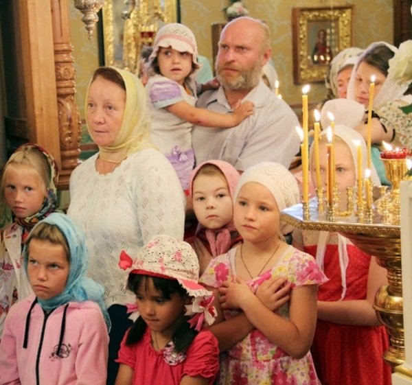 Семья в храме