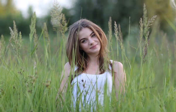 Красивые девушки на природе