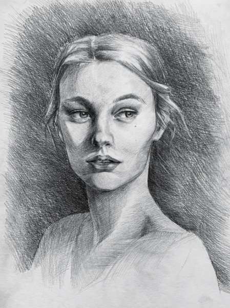 Женский портрет карандашом