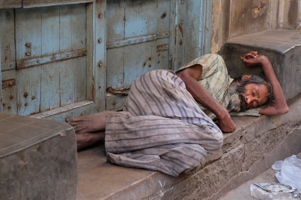 Картинки бедные люди (50 фото)