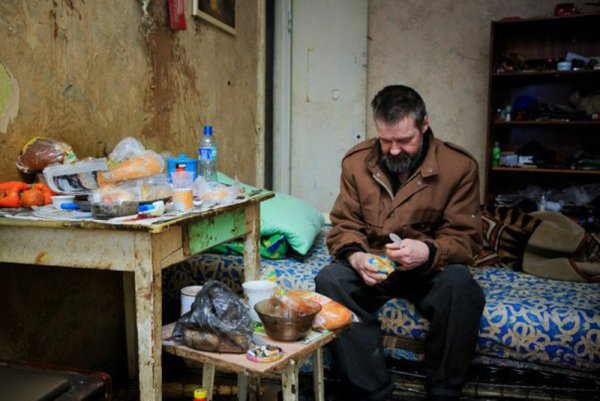 Нищие люди в России