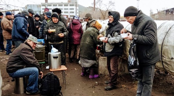 Нищие люди в России