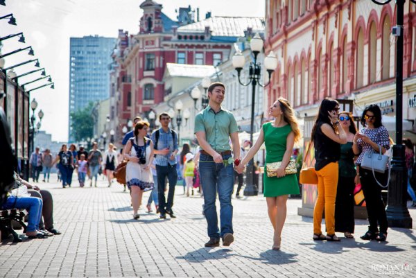 Люди на улицах Москвы Арбат