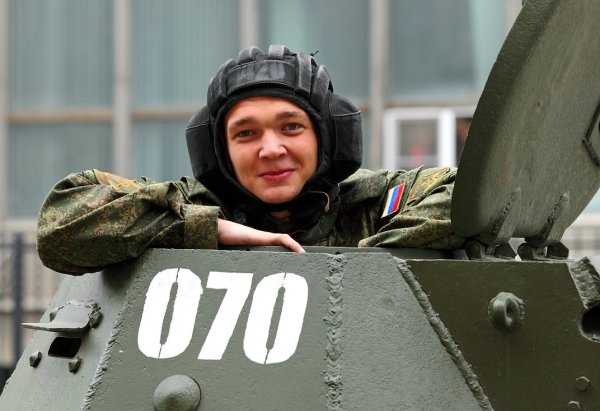 Солдат танкист
