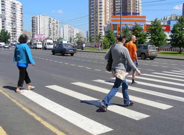 Пешеход на дороге