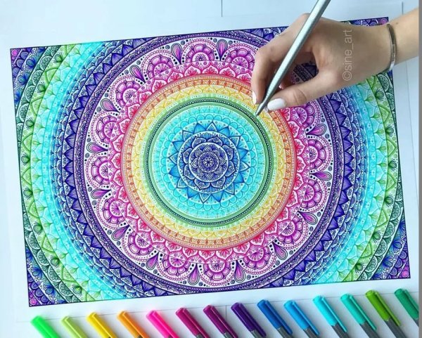 Мандала цветными карандашами счастья
