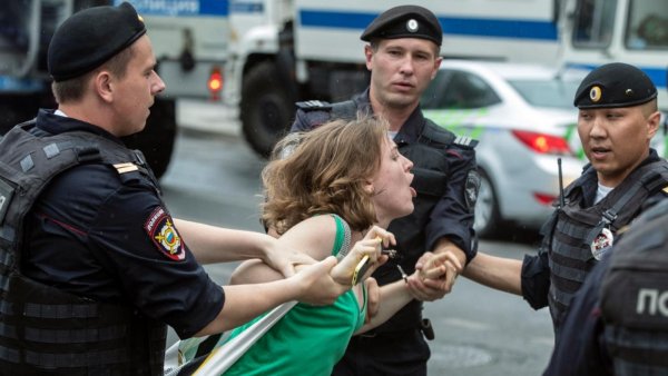 Полиция арестовала девушку